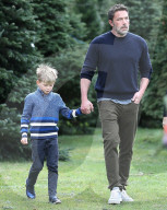 PEOPLE - Ben Affleck und Jennifer Garner mit den Kindern auf dem Christbaummarkt