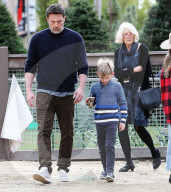 PEOPLE - Ben Affleck und Jennifer Garner mit den Kindern auf dem Christbaummarkt