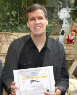 PEOPLE - Voll daneben: Erfolgsautor Jeff Kinney stellt im Hamburger Miniaturwunderland seinen 14. Band von Gregs Tagebücher vor