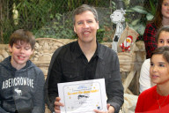 PEOPLE - Voll daneben: Erfolgsautor Jeff Kinney stellt im Hamburger Miniaturwunderland seinen 14. Band von Gregs Tagebücher vor