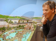 PEOPLE - Voll daneben: Erfolgsautor Jeff Kinney stellt im Hamburger Miniaturwunderland seinen 14. Band von Gregs Tagebücher vor