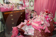 FEATURE - Pink Panther Fan June Amos verfügt über eine ansehnliche Sammlung Plüschtiere