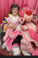 FEATURE - Pink Panther Fan June Amos verfügt über eine ansehnliche Sammlung Plüschtiere
