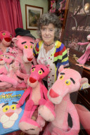 FEATURE - Pink Panther Fan June Amos verfügt über eine ansehnliche Sammlung Plüschtiere