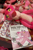 FEATURE - Pink Panther Fan June Amos verfügt über eine ansehnliche Sammlung Plüschtiere