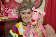FEATURE - Pink Panther Fan June Amos verfügt über eine ansehnliche Sammlung Plüschtiere