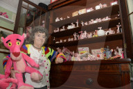FEATURE - Pink Panther Fan June Amos verfügt über eine ansehnliche Sammlung Plüschtiere