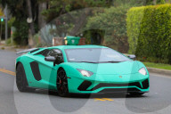 PREMIUM EXCLUSIVE Justin Bieber leaves his Christmas lambo to go to the gym