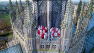 PEOPLE - Chorsänger treten auf dem Dach der Ely Cathedral, Cambridgeshire, auf