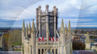 PEOPLE - Chorsänger treten auf dem Dach der Ely Cathedral, Cambridgeshire, auf