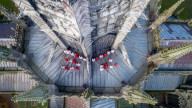 PEOPLE - Chorsänger treten auf dem Dach der Ely Cathedral, Cambridgeshire, auf