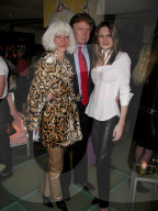 EXKLUSIV - Donald und Melania Knauss mit Epstein-ZuhŠlterin Maxwell an Party in New York 2000