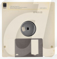 FEATURE - Von Apple-Gründer Steve Jobs signierte Floppy Disc verkauft sich für über 80'000 Dollar