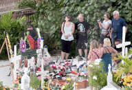PEOPLE - 2. Todestag: Fans am Grab von Johnny Hallyday auf St-Barth