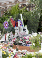 PEOPLE - 2. Todestag: Fans am Grab von Johnny Hallyday auf St-Barth