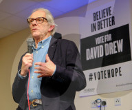 NEWS - GB Wahlen: Filmregisseur Ken Loach unterstützt Labour-Kandidaten