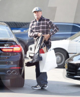 PREMIUM EXCLUSIVE Bruce Willis Rocks Plaid Shirt and Cabbie Hat For His Christmas Shopping Spree