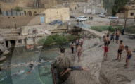 NEWS - Irak: Kinder baden im Fluss in Tal Afar, ehemaliger IS-Hochburg