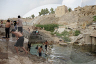 NEWS - Irak: Kinder baden im Fluss in Tal Afar, ehemaliger IS-Hochburg