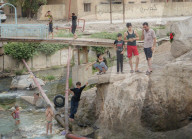 NEWS - Irak: Kinder baden im Fluss in Tal Afar, ehemaliger IS-Hochburg