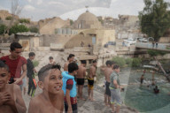 NEWS - Irak: Kinder baden im Fluss in Tal Afar, ehemaliger IS-Hochburg