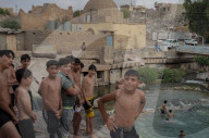 NEWS - Irak: Kinder baden im Fluss in Tal Afar, ehemaliger IS-Hochburg