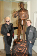 PEOPLE - Eine Bronzestatue als Geschenk: Heino feiert seinen 81. Geburtstag in Bad Münstereifel