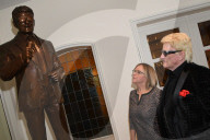 PEOPLE - Eine Bronzestatue als Geschenk: Heino feiert seinen 81. Geburtstag in Bad Münstereifel
