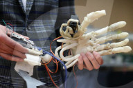NEWS - Biomechanische Prothesenhand an Universität in Jekaterinenburg vorgestellt