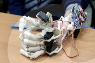 NEWS - Biomechanische Prothesenhand an Universität in Jekaterinenburg vorgestellt