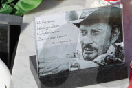 PEOPLE - 2. Todestag: Das Grab von Johnny Hallyday auf St-Barth