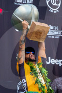 NEWS - Surfer Italo Ferreira gewinnt 2019 Billabong Pipe Masters Finals  Haleiwa, USA