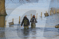 NEWS - GB: Die Themse führt Hochwasser