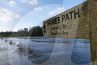 NEWS - GB: Die Themse führt Hochwasser