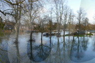 NEWS - GB: Die Themse führt Hochwasser