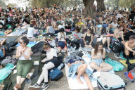 NEWS - Warten aufs Silvesterfeuerwek in Sydney