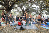 NEWS - Warten aufs Silvesterfeuerwek in Sydney