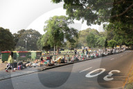 NEWS - Warten aufs Silvesterfeuerwek in Sydney