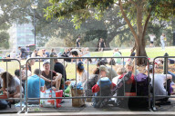NEWS - Warten aufs Silvesterfeuerwek in Sydney