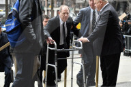 PEOPLE - Harvey Weinstein erscheint mit Gehhilfe zum Prozess in NYC