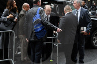 PEOPLE - Harvey Weinstein erscheint mit Gehhilfe zum Prozess in NYC