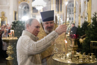 NEWS - President Putin Attends Christmas Liturgy - St Petersburg
