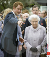 ROYALS - Die Queen mit Prinz Harry und Meghan (Archiv)