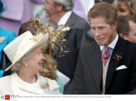 ROYALS - Die Queen mit Prinz Harry und Meghan (Archiv)
