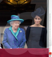 ROYALS - Die Queen mit Prinz Harry und Meghan (Archiv)