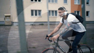 FEATURE - Schmutzfilternde Gesichtsmaske
