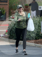 Heather Locklear steps out in casual attire for lunch with a friend in Los Angeles