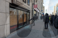 NEWS - Paris: Zerstörung von Schaufenstern in der Rue de Lyon in Paris