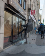 NEWS - Paris: Zerstörung von Schaufenstern in der Rue de Lyon in Paris
