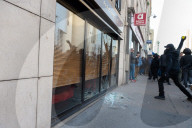 NEWS - Paris: Zerstörung von Schaufenstern in der Rue de Lyon in Paris